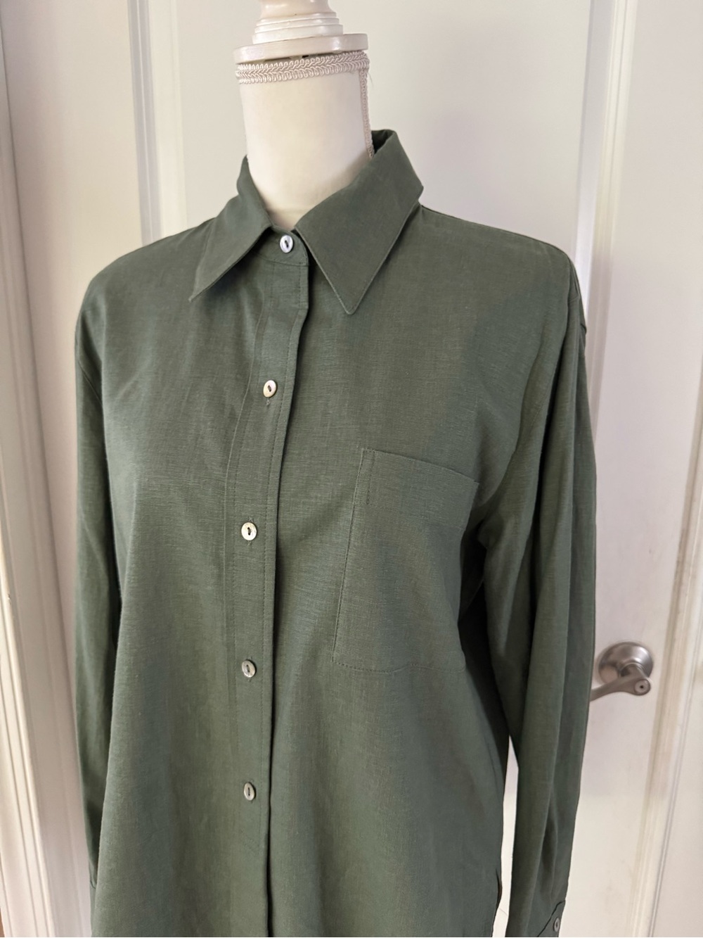 Vince Long Sleeve Linen Blend Button-Up Shirt in Sea Fern. Size M. MSRP $298 - Picture 6 of 17
